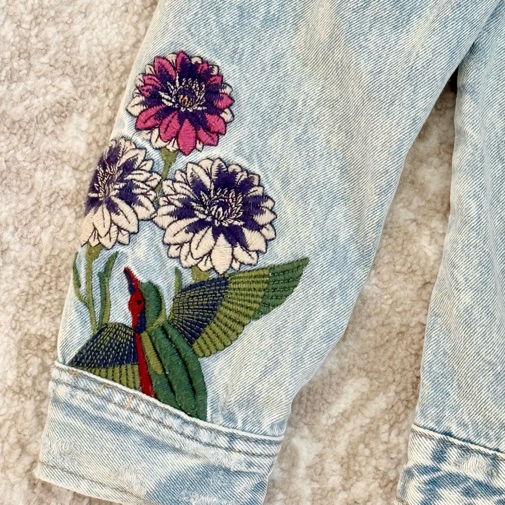 Blank NYC Embroidered hummingbird and floral embellished Denim Jacket M - Picture 3 of 10